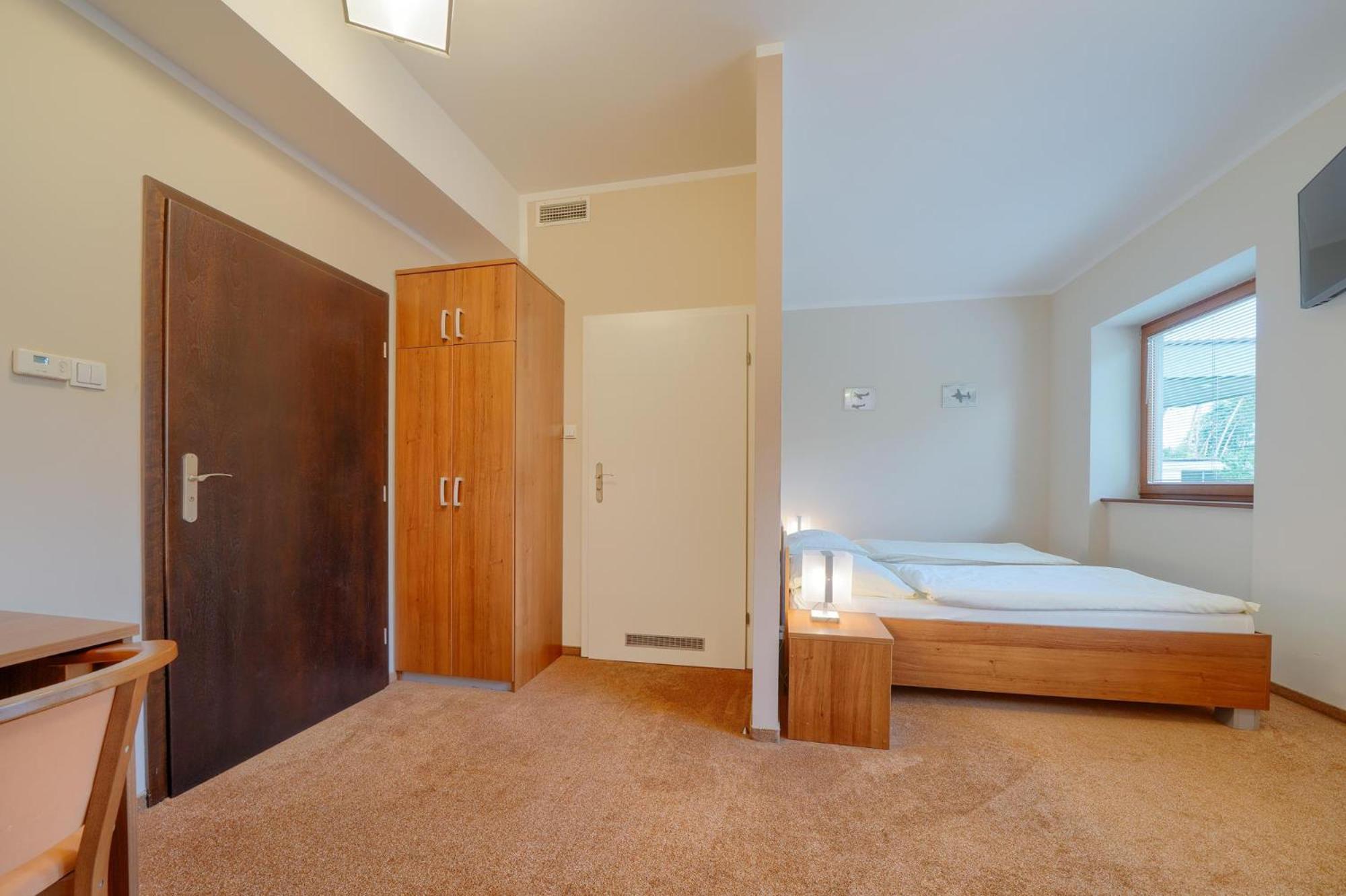 Hotel Aviator Kamien Slaski Eksteriør billede